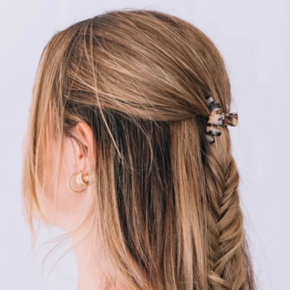 Classic blonde tortoise tiny hair clip, Teleties